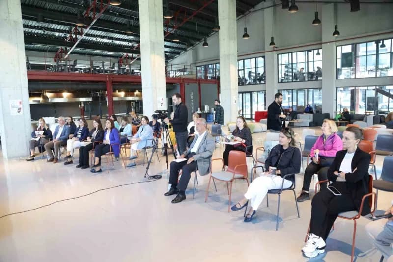 Nilüfer Belediyesi’nin ‘2026 Yılın Yazarı Sennur Sezer’ etkinlikleri çerçevesinde düzenlenen gastronomi atölyesinde, ekm