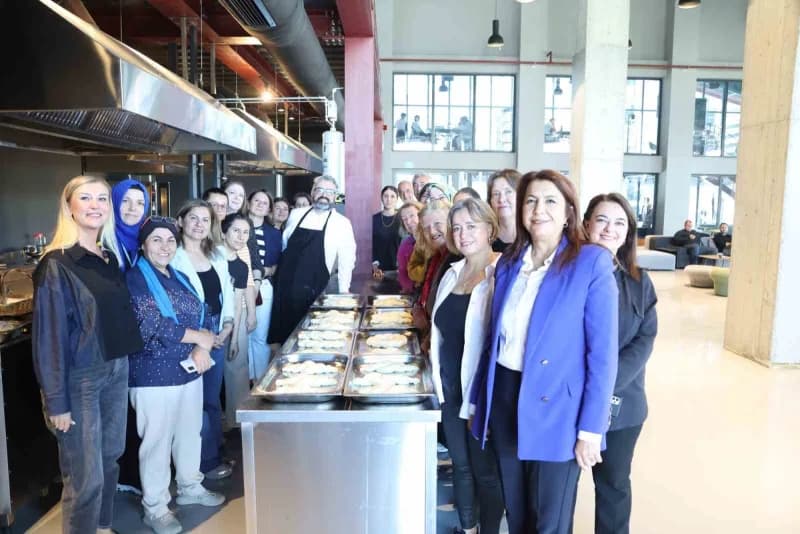 Nilüfer Belediyesi’nin ‘2026 Yılın Yazarı Sennur Sezer’ etkinlikleri çerçevesinde düzenlenen gastronomi atölyesinde, ekm