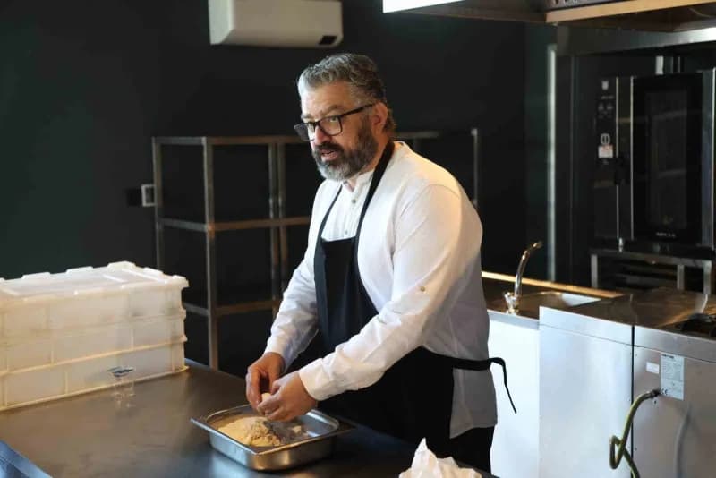Nilüfer Belediyesi’nin ‘2026 Yılın Yazarı Sennur Sezer’ etkinlikleri çerçevesinde düzenlenen gastronomi atölyesinde, ekm