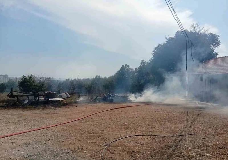 Antalya’nın Serik ilçesine bağlı Çandır mahallesinde otluk alanda çıkan Yangın, rüzgarın da etkisiyle büyüyerek evleri t