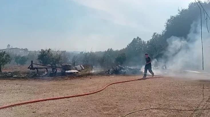 Antalya’nın Serik ilçesine bağlı Çandır mahallesinde otluk alanda çıkan Yangın, rüzgarın da etkisiyle büyüyerek evleri t