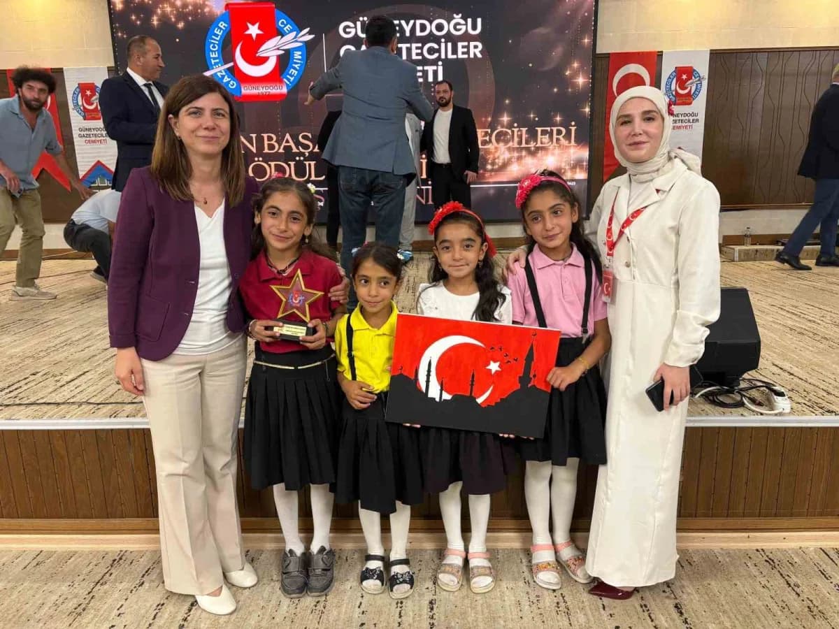 "Geleneksel Yılın Başarılı Gazetecileri Ödülleri" kapsamında, Seyrantepe İlkokulu'na Özel ödül verildi.