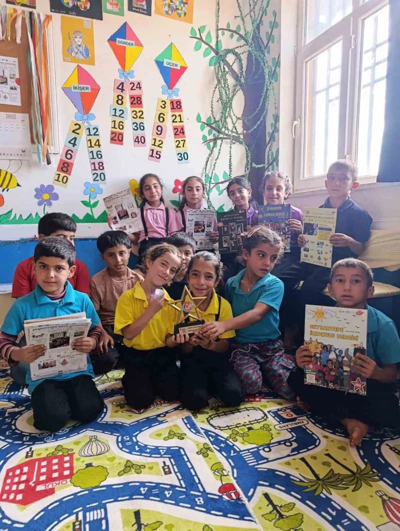 "Geleneksel Yılın Başarılı Gazetecileri Ödülleri" kapsamında, Seyrantepe İlkokulu'na Özel ödül verildi.