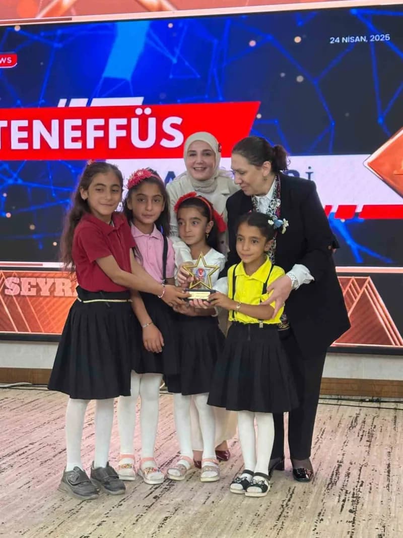 "Geleneksel Yılın Başarılı Gazetecileri Ödülleri" kapsamında, Seyrantepe İlkokulu'na Özel ödül verildi.