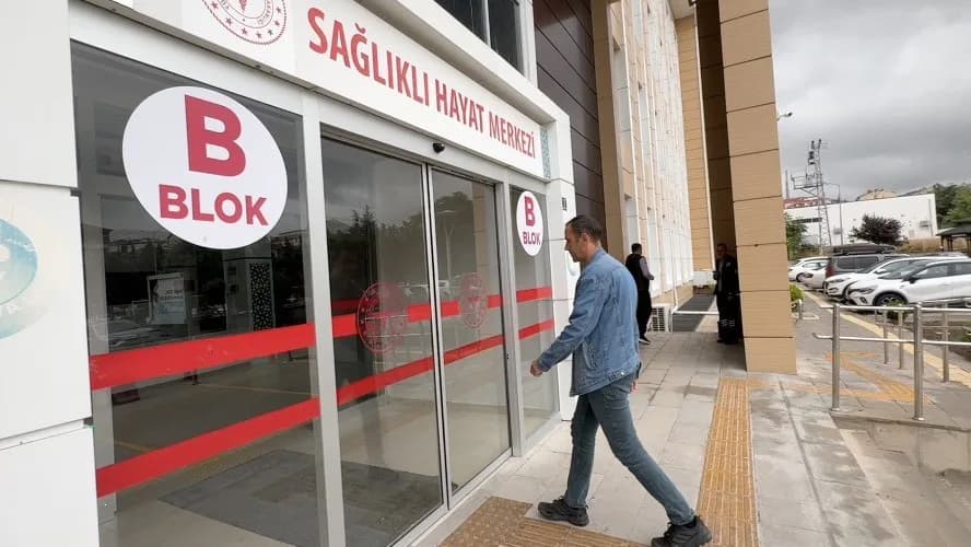 Çorum'da günde iki paketten fazla Sigara içen 46 yaşındaki vatandaş, 20 yıllık bağımlılıktan İl Sağlık Müdürlüğü bünyesi