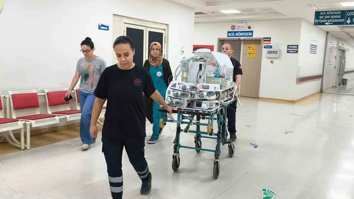 Siirt Eğitim ve Araştırma Hastanesi'nde doğumsal kalp hastalığı teşhisi konan 8 günlük bebeğin hava ambulansıyla Ankara'