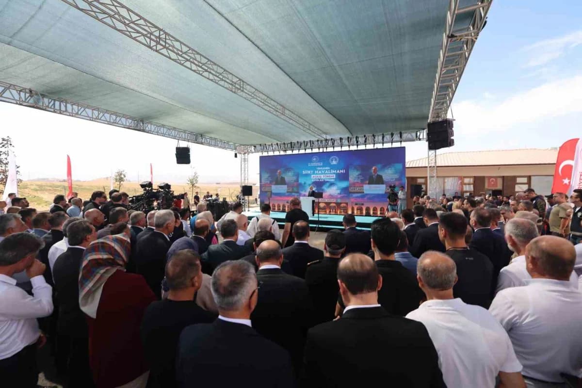 Ulaştırma ve Altyapı Bakanı Abdulkadir Uraloğlu, Siirt Havalimanının resmi açılış töreninde konuştu