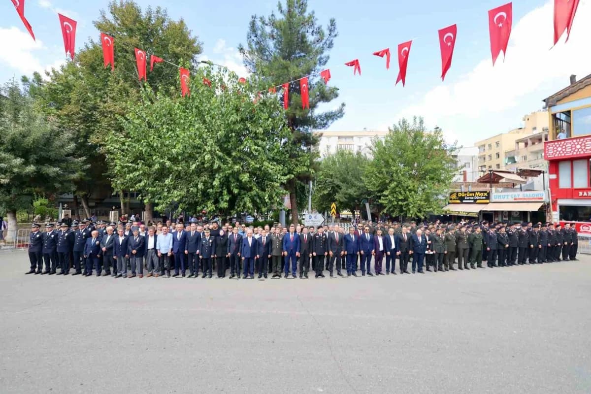 Siirt’te 19 Eylül Gaziler Günü törenle 19 Eylül Gaziler Günü, Siirt'te düzenlenen tören ve çeşitli programlarla kutlandı