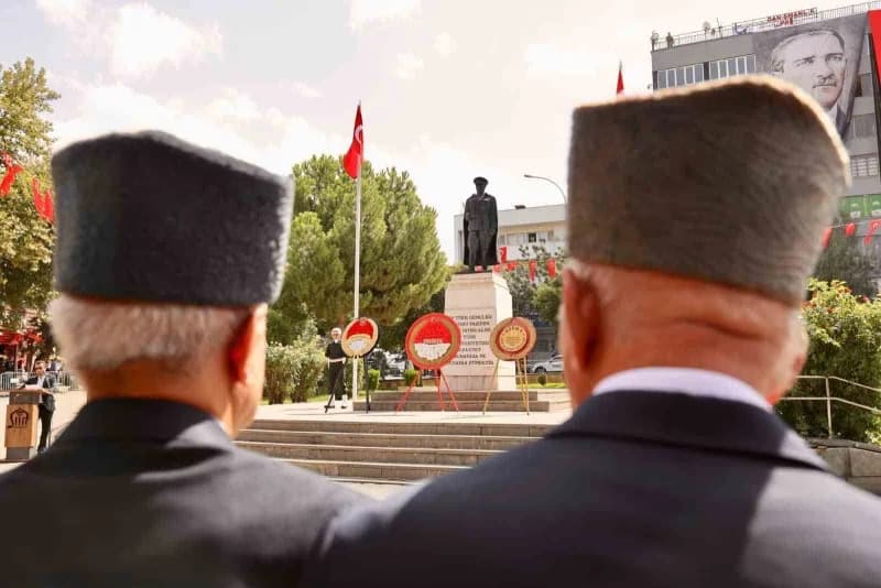 19 Eylül Gaziler Günü, Siirt'te düzenlenen tören ve çeşitli programlarla kutlandı.