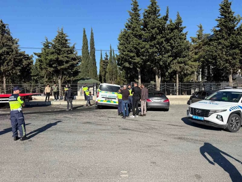 İstanbul Silivri ilçesinde, TEM Bağlantı yolu üzerinde jandarma aracı ile sivil araç çarpıştı. Kazada 3 jandarma persone