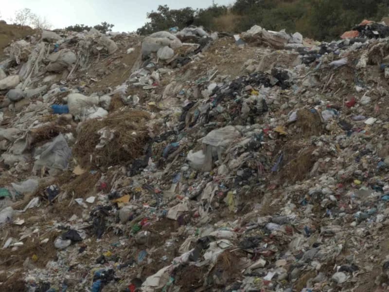 Simav'da yıllardır kullanılan çöplük genişliyor, çevre kirliliği ve yangın endişesi