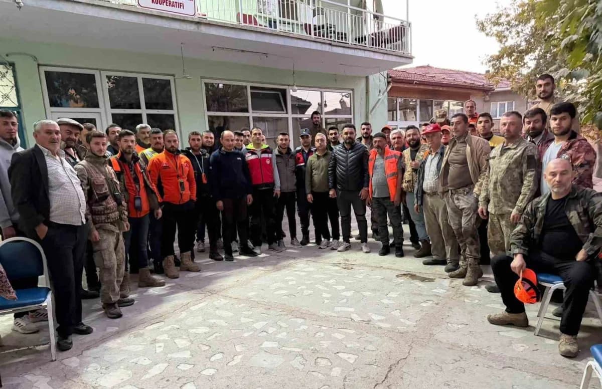 Simav’da Tarım alanlarını koruma için yaban domuzu sürek avı