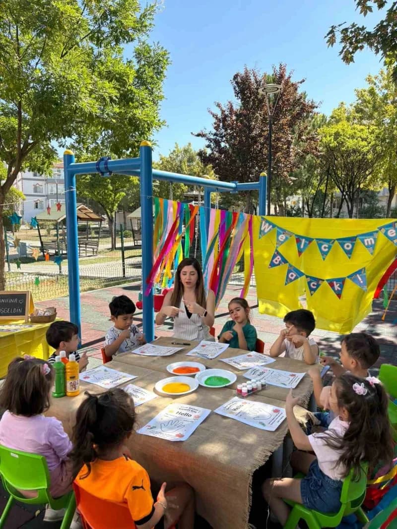 Sincan Belediyesi bünyesinde hizmet veren 8 kreş, 2026-2027 eğitim öğretim yılına kapsamlı eğitim programıyla başladı.