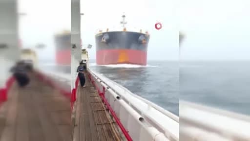 Singapur açıklarında Panama bayraklı yük gemisi ile Çin’e ait balıkçı gemisinin çarpışma anı