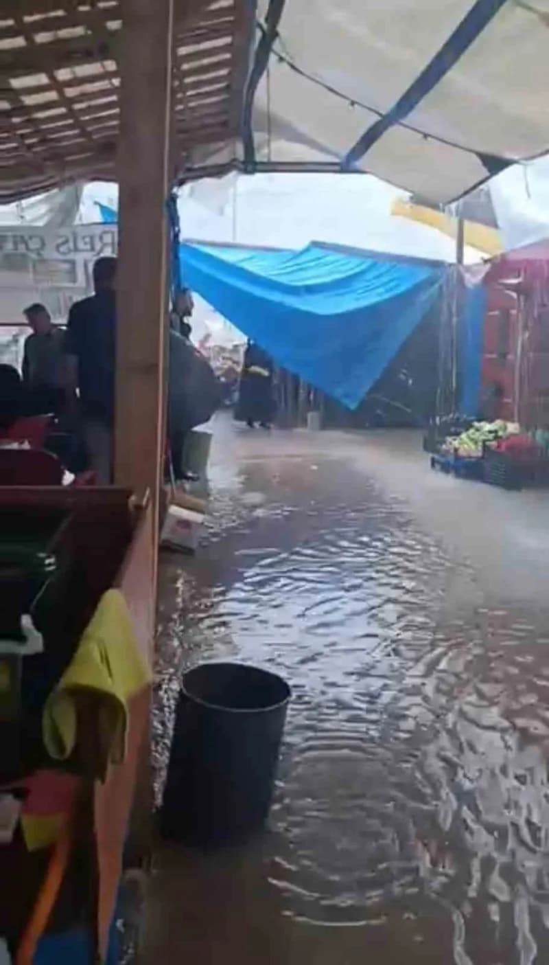Sinop’un Ayancık ilçesinde etkili olan sağanak yağış nedeniyle ilçenin bazı noktalarında su birikintileri oluşurken, ula