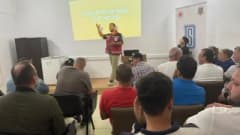 Sinop'ta denetimli serbestlik kapsamındaki bireylere çocuk yetiştirme tutumları eğitimi verilirken eğitimden bir kare