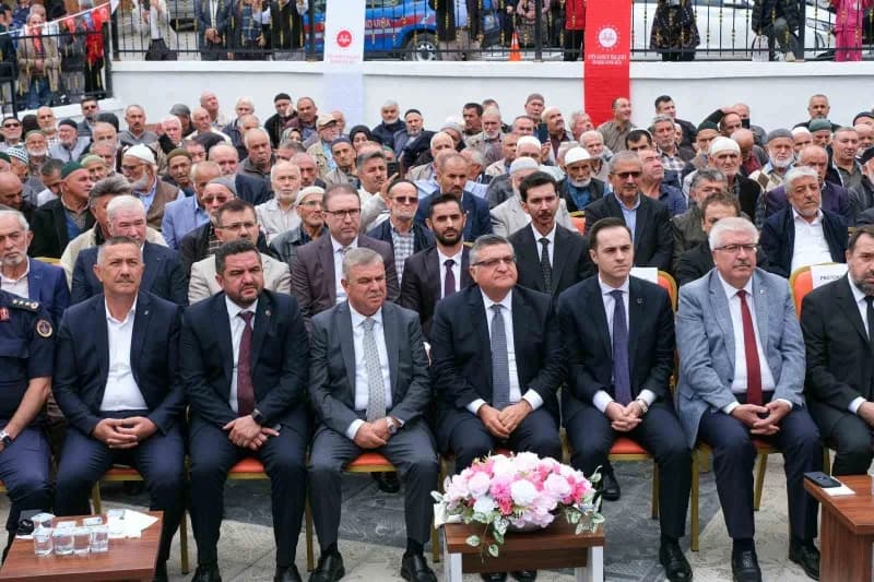 Sinop’un Durağan ilçesinde Türkiye Diyanet Vakfı ve hayırseverlerin katkılarıyla tamamlanan 400 kişi kapasiteli Yeni Cam