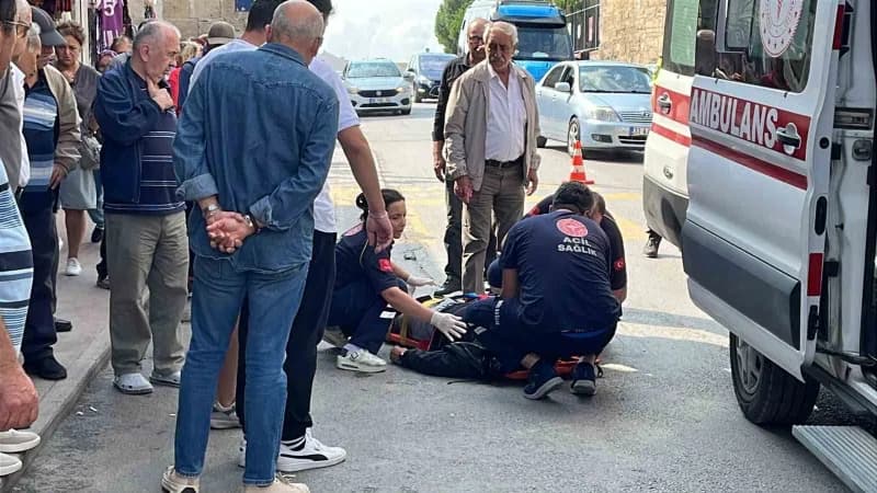 Sinop’ta yol kenarında telefonuna baktığı sırada sara krizi geçirdiği öğrenilen genç, seyir halindeki otomobile yandan ç