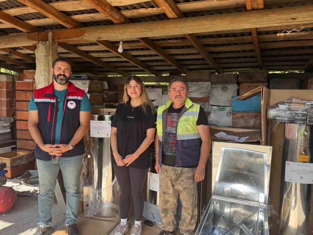 Sinop’un Erfelek ilçesinde arıcılığa başlayan Genç Girişimci Esra Yıldırım’a, yüzde 70 hibe oranıyla 774 bin 200 TL dest