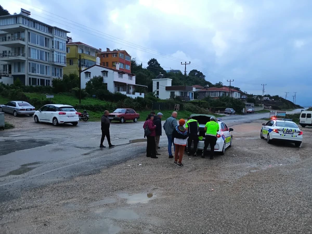 Sinop’ta otomobil ile motosikletin çarpışması sonucu meydana gelen trafik kazasında 1 kişi yaralandı.