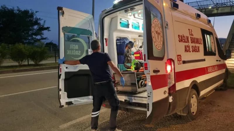 Sinop Bostancılı Mahallesi’nde üst geçit merdivenleri ve sağlık ekipleri