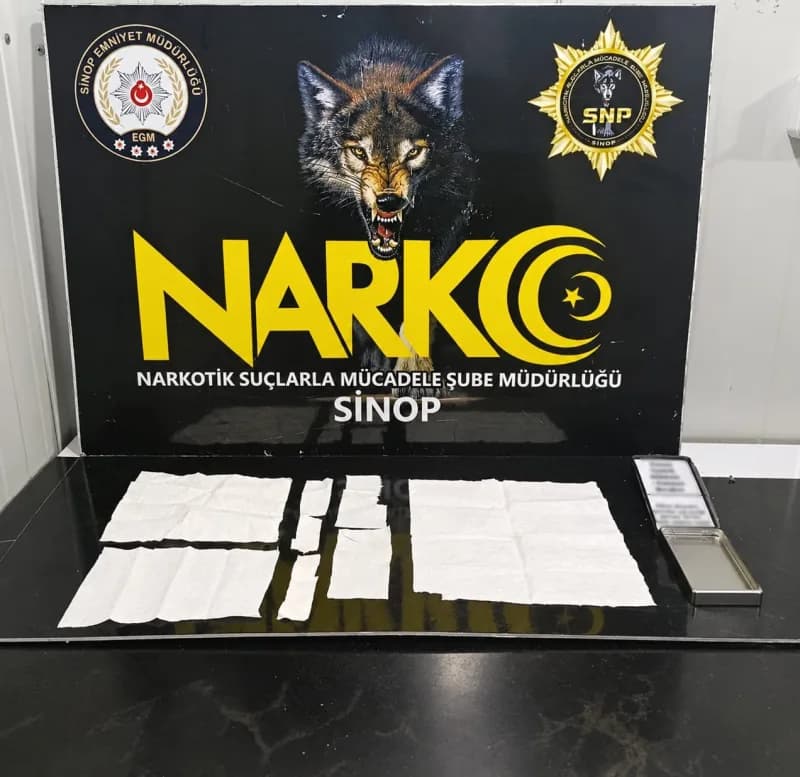 Sinop’ta polis ekiplerinin uyuşturucu operasyonunda ele geçirilen maddeler