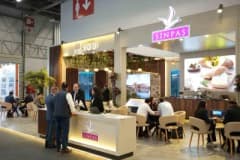 Sinpaş'ın MÜSİAD EXPO 2026'da doğa ve sahil temalı standında Tatil Evi konsepti tanıtılıyor