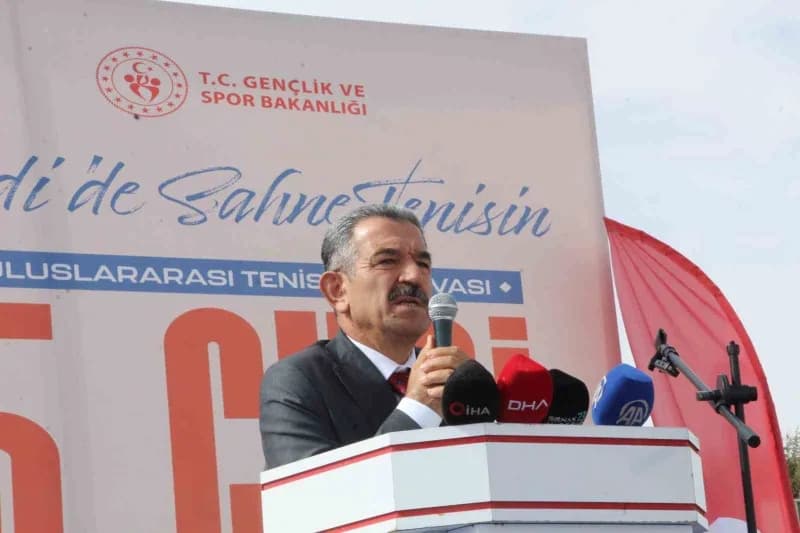 Şırnak’ın son yıllarda huzur ve güven ortamıyla öne çıktığını ifade eden Vali Ekici, kentin ekonomik potansiyeline de di