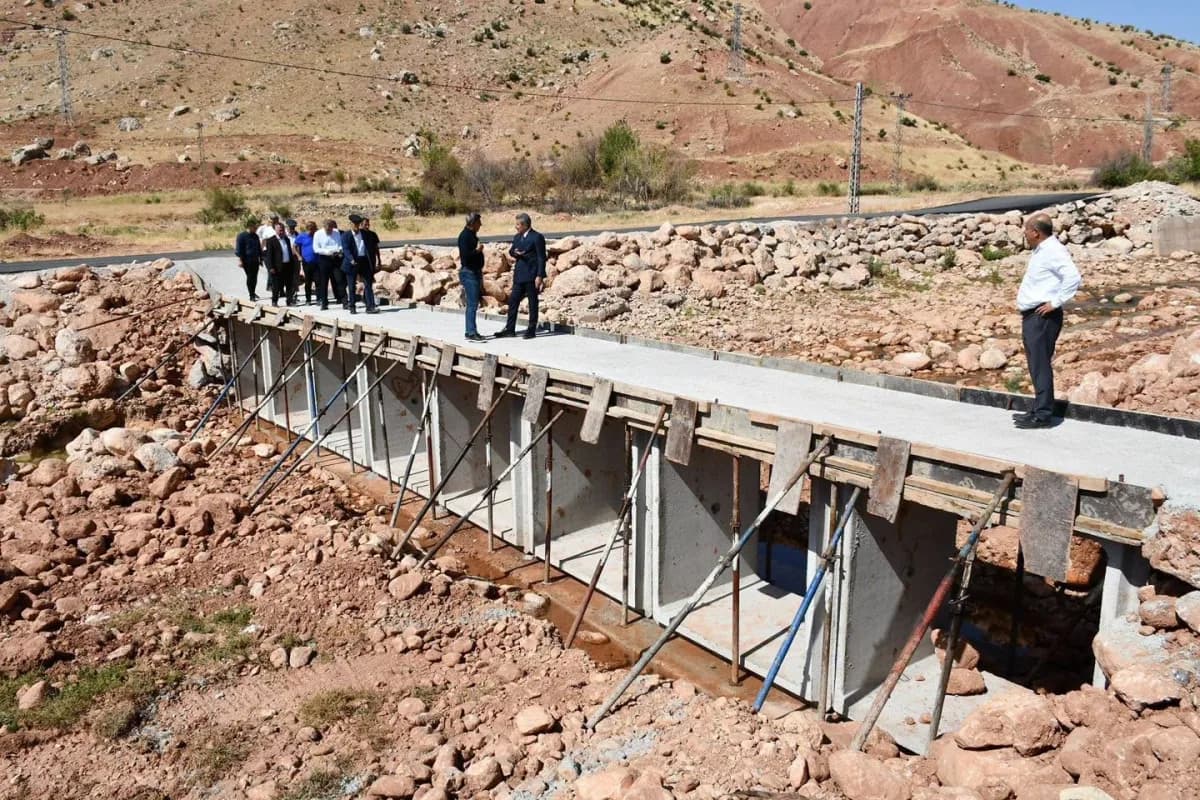 Şırnak Milletvekili Tatar, selin vurduğu Kasrik’te dere ıslahı çalışmalarını inceledi
