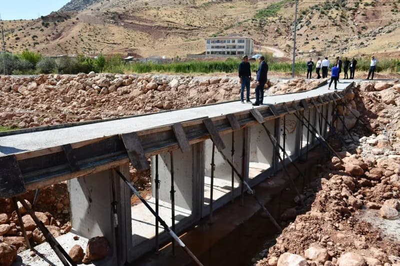 Şırnak Milletvekili Arslan Tatar, Kasrik’te dere ıslahı çalışmalarını yerinde incelerken