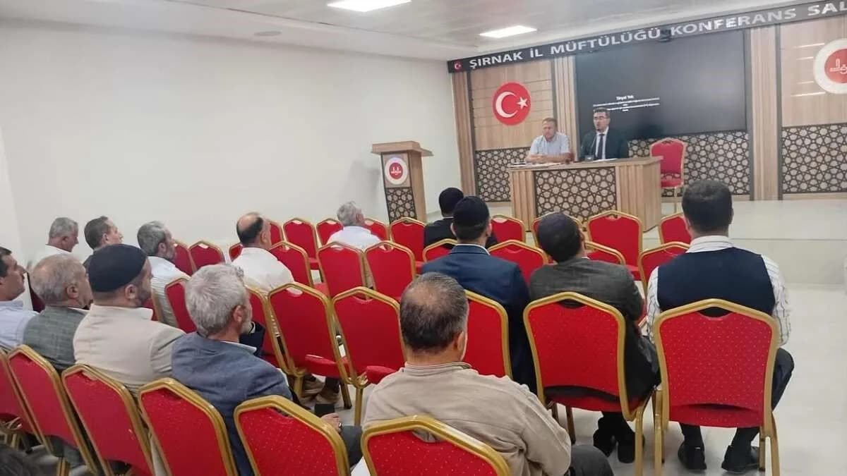 Şırnak İl Müftülüğü tarafından düzenlenen eylül ayı mutad toplantısında, kent genelinde yürütülen din hizmetleri, görev