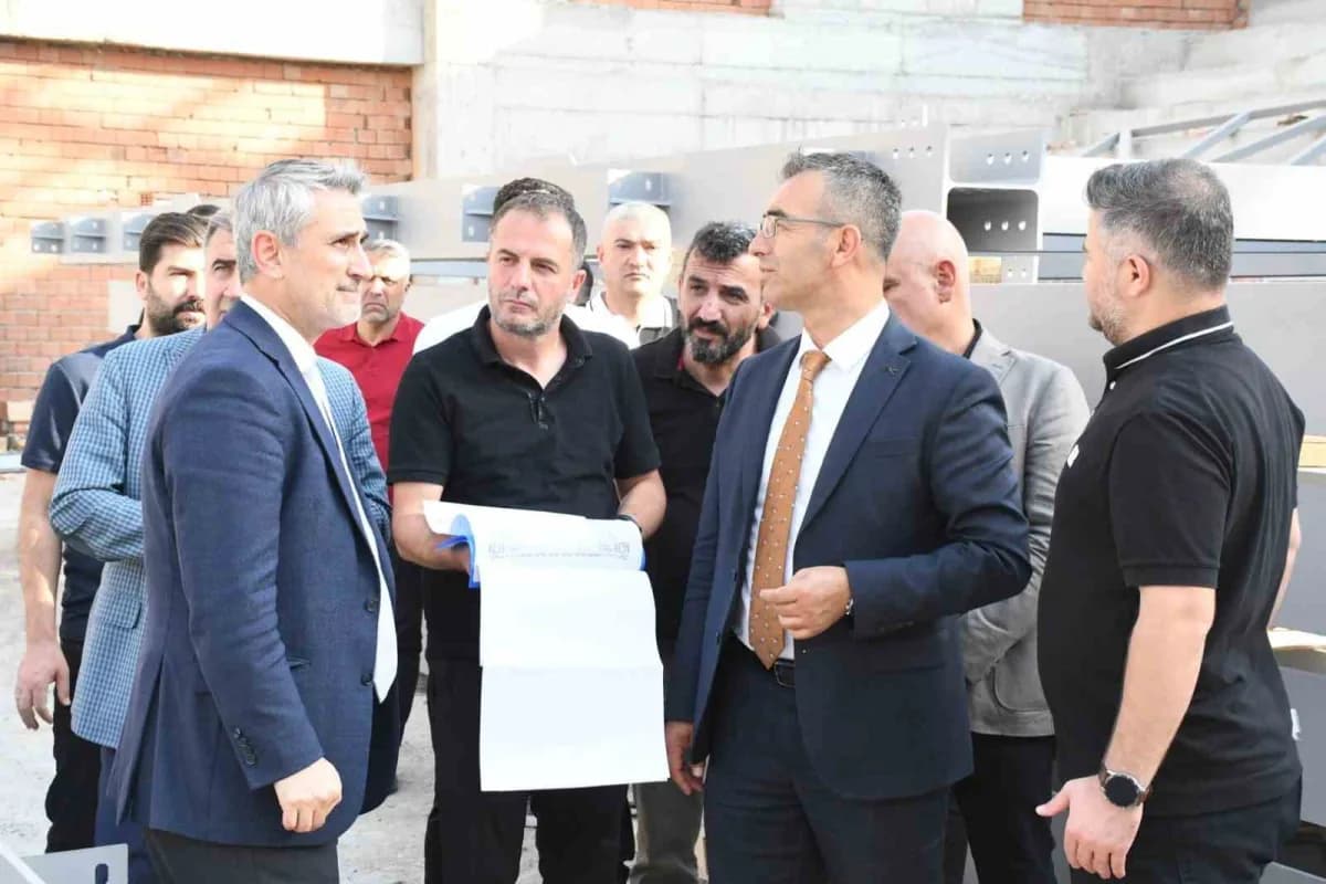 Şırnak'ta spor ve gençlik yatırımları kapsamında yapılan tesislerin inşaat alanlarından görüntü
