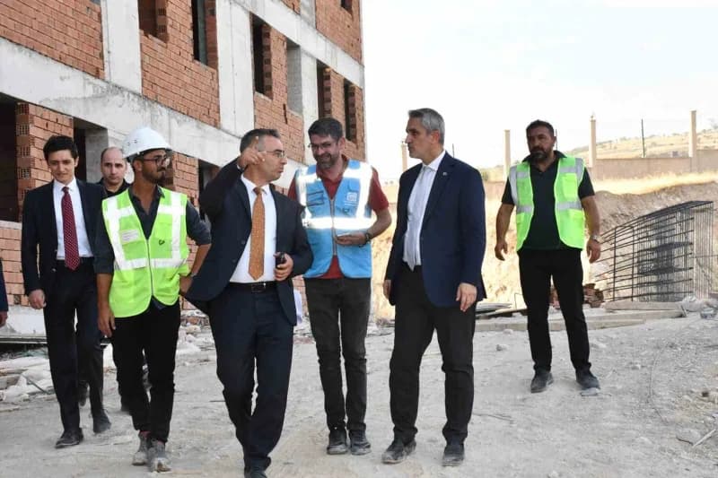 Şırnak’ta Spor ve Gençlik altyapısını güçlendirecek tesislerin yapımı hız kesmeden devam ediyor. Spor Toto Teşkilat Başk