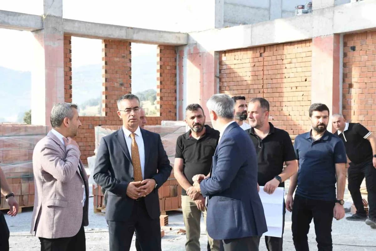 Şırnak’ta Spor ve Gençlik altyapısını güçlendirecek tesislerin yapımı hız kesmeden devam ediyor. Spor Toto Teşkilat Başk