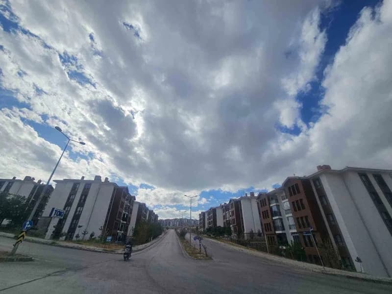 Elazığ’da ilginç bulut görüntüsü:sirrokümülüsler görsel şölen sundu