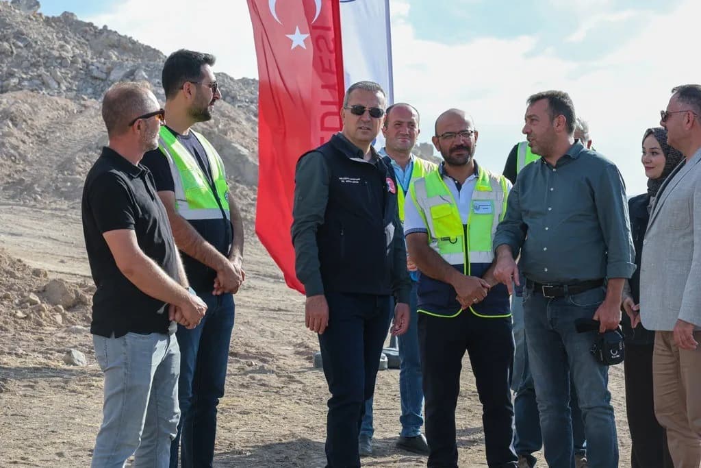 Belediye Başkanı Dr. Adem Uzun, yeni Taş ocağında incelemelerde bulundu
