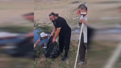 Sivas İşhan Köyü'nde köylüler ve çobanlar gölet çevresinde Dünya Temizlik Günü kapsamında temizlik yapıyor