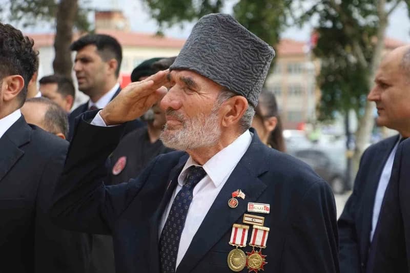 Sivas’ta 19 Eylül Gaziler Günü dolayısıyla çelenk töreni düzenlendi.