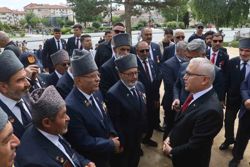 Sivas’ta 19 Eylül Gaziler Günü dolayısıyla çelenk töreni düzenlendi.