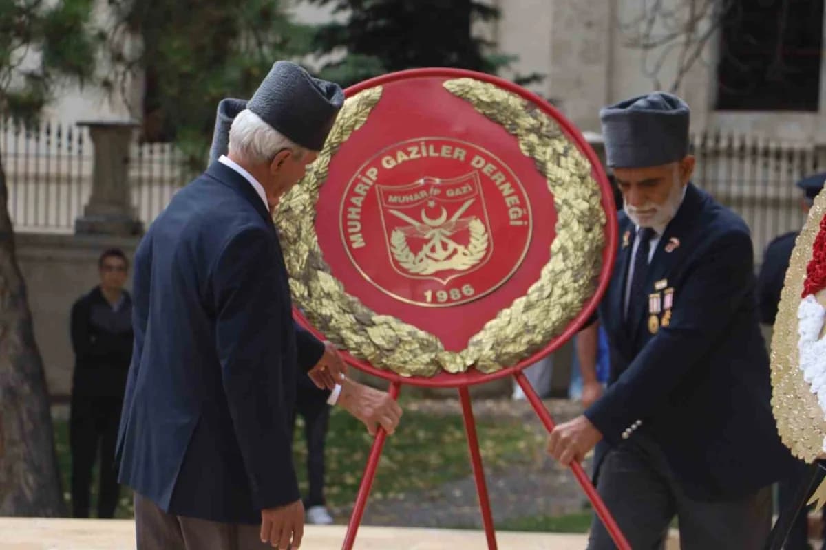 Sivas’ta 19 Eylül Gaziler Günü dolayısıyla çelenk töreni düzenlendi.