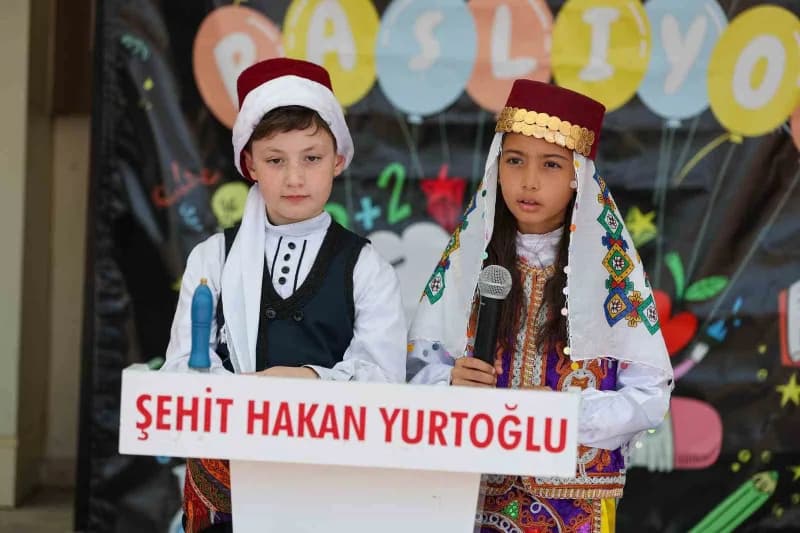 Sivas’ta okulların açılmasının ardından bir çok okulda İlköğretim Haftası nedeniyle çeşitli programlar düzenlendi.