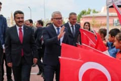 Sivas’ta Şehit Hakan Yurtoğlu İlkokulu’nda düzenlenen İlköğretim Haftası kutlama programından öğrenciler gösteri yaparke