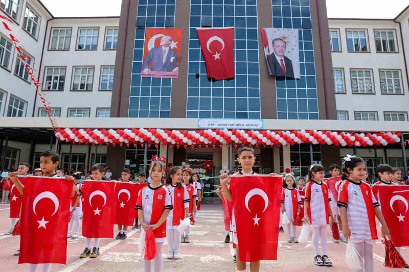 Sivas’ta okulların açılmasının ardından bir çok okulda İlköğretim Haftası nedeniyle çeşitli programlar düzenlendi.