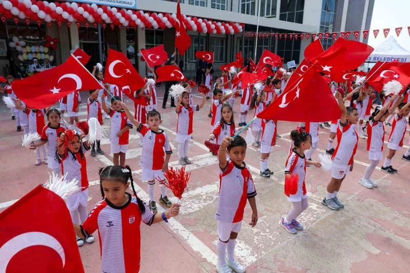 Sivas’ta okulların açılmasının ardından bir çok okulda İlköğretim Haftası nedeniyle çeşitli programlar düzenlendi.