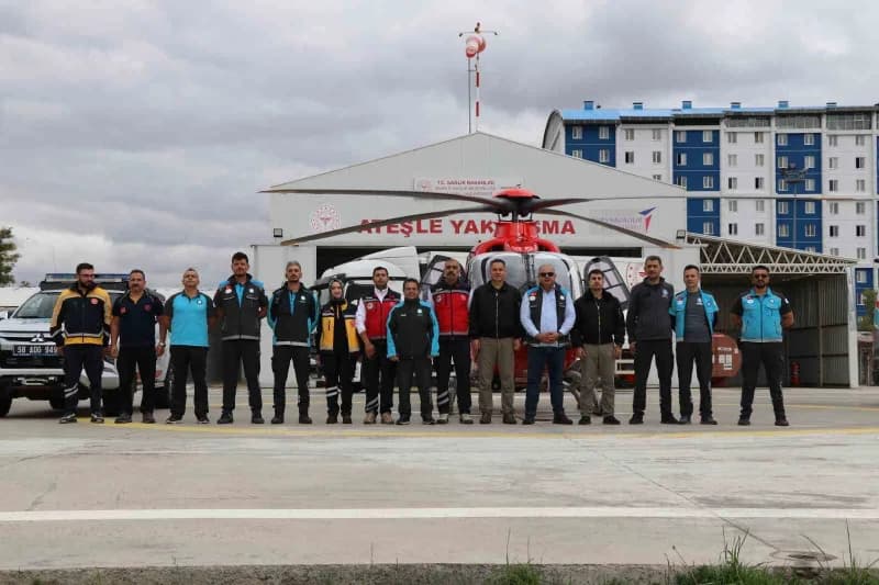 Sivas'ta İl Sağlık Müdürlüğü envanterine katılan Mobil Acil Sağlık Operasyon Merkezi Aracı'nın tanıtımı yapıldı