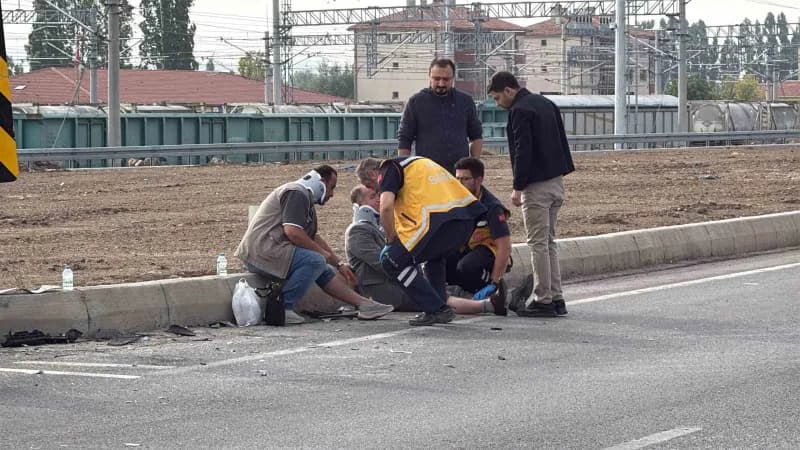 Sivas'ta iki otomobilin karıştığı trafik kazasında 4 kişi yaralandı
