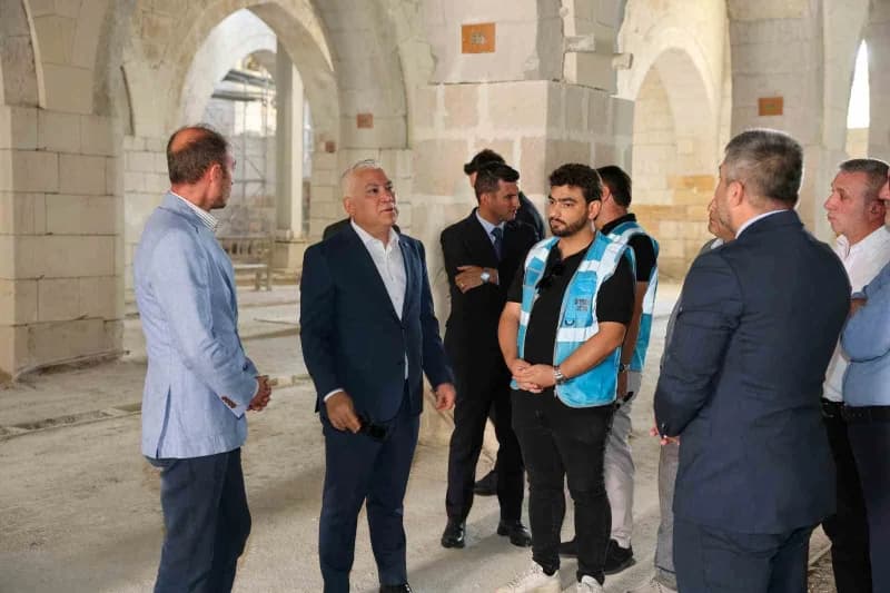 Sivas Valisi Yılmaz Şimşek, Sivas Cumhuriyet Üniversitesi yerleşkesinde yapımı tamamlanan Gençlik ve Spor İl Müdürlüğü t
