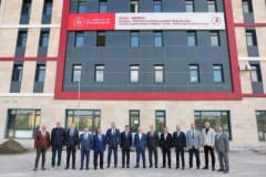 Sivas Valisi Yılmaz Şimşek, Sivas Cumhuriyet Üniversitesi yerleşkesindeki Gençlik ve Spor tesislerinde inceleme yapıyor