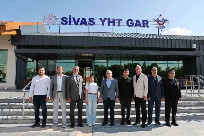 Sivas Valisi Yılmaz Şimşek, kentteki sağlık, ulaşım ve eğitim yatırımlarını yerinde inceliyor