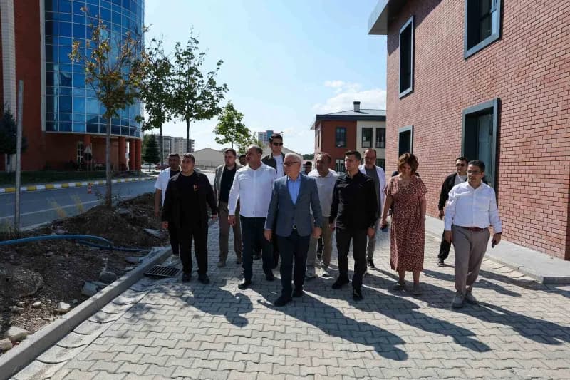 Sivas Valisi Yılmaz Şimşek, kentte sağlık, ulaşım, eğitim, Hayvan Bakım ve bilim-teknoloji alanlarında yürütülen yatırım